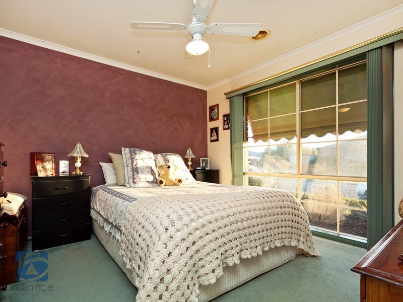 25 Langbourne Drive, Narre Warren South VIC 3805