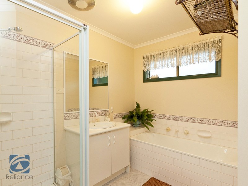 25 Langbourne Drive, Narre Warren South VIC 3805