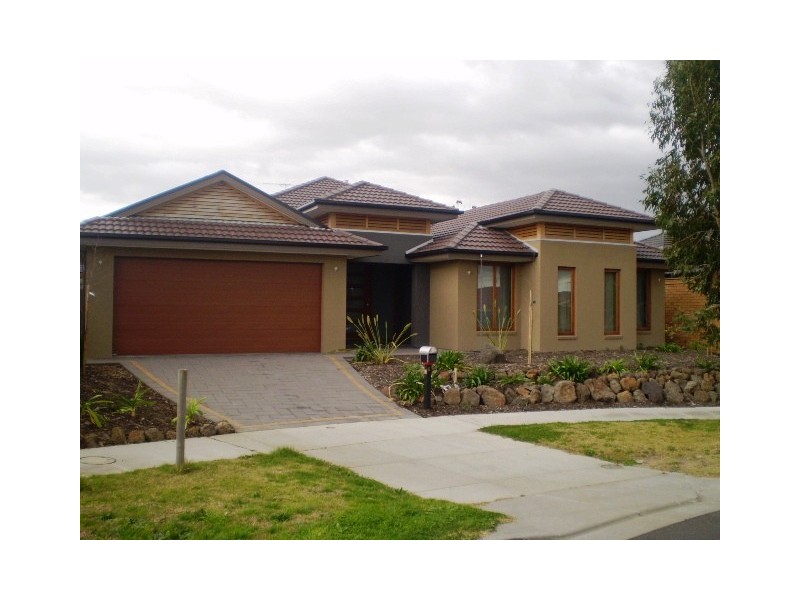 6 Cottrell Place, Lynbrook VIC 3975