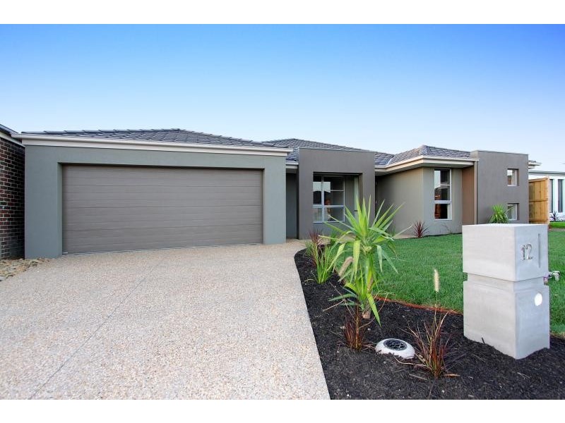 12 Locky Grove, Lyndhurst VIC 3975