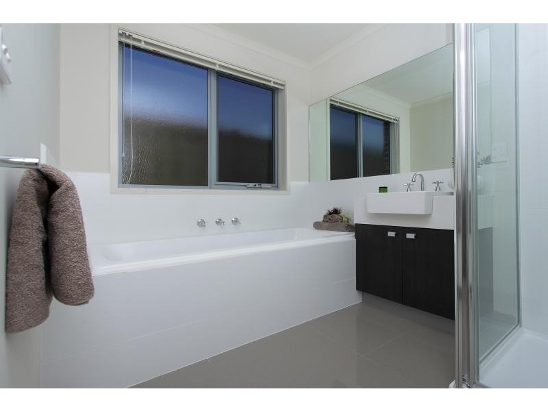 12 Locky Grove, Lyndhurst VIC 3975