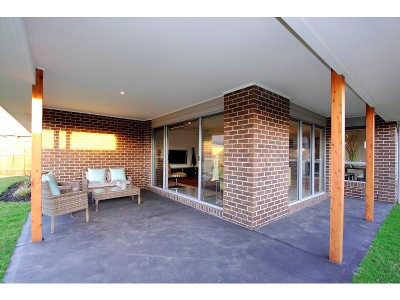12 Locky Grove, Lyndhurst VIC 3975