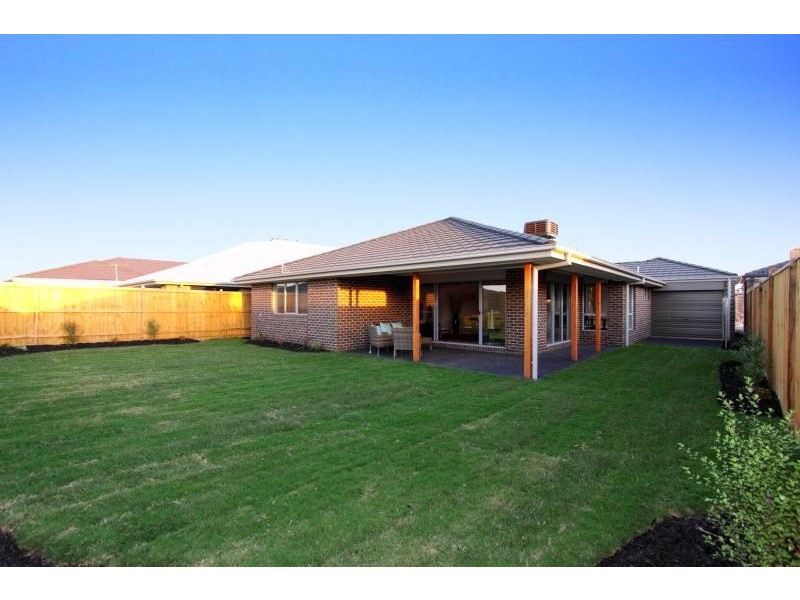12 Locky Grove, Lyndhurst VIC 3975