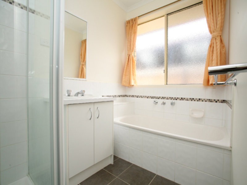 8 Nirringa Drive, Hampton Park VIC 3976