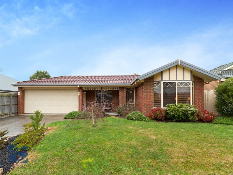 36 Hutchinson Drive, Lynbrook VIC 3975