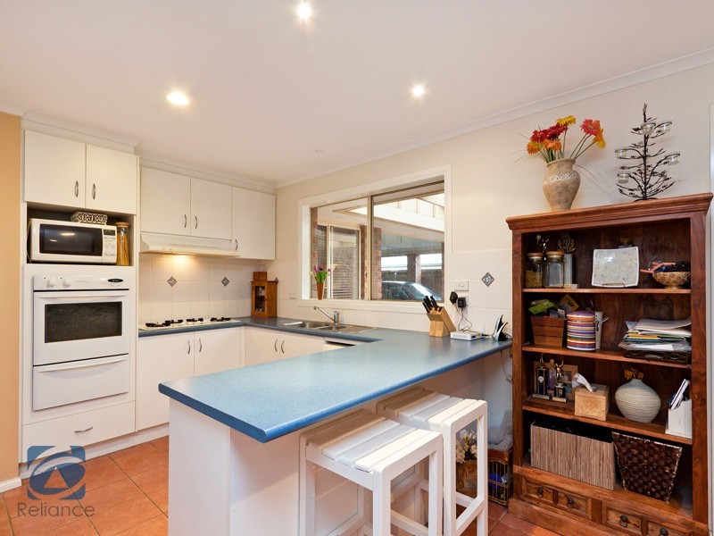 36 Hutchinson Drive, Lynbrook VIC 3975