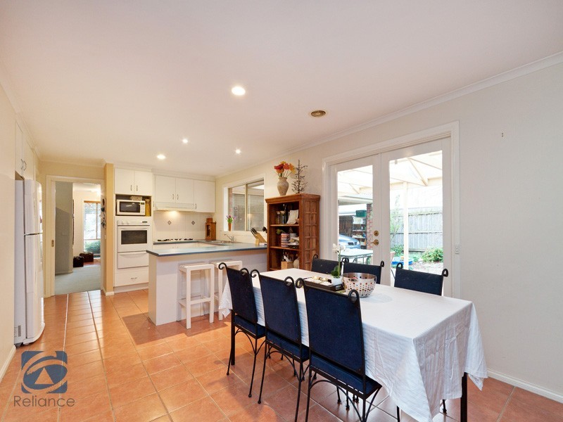 36 Hutchinson Drive, Lynbrook VIC 3975