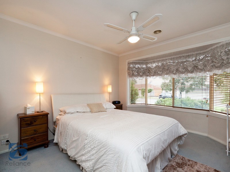 36 Hutchinson Drive, Lynbrook VIC 3975