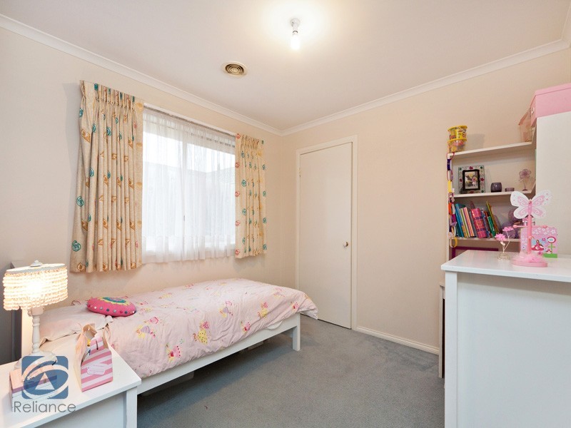 36 Hutchinson Drive, Lynbrook VIC 3975