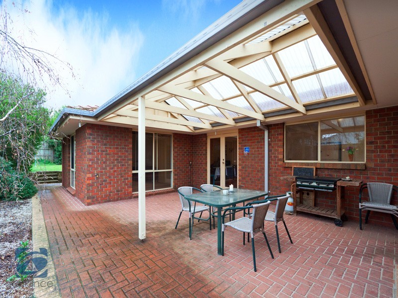 36 Hutchinson Drive, Lynbrook VIC 3975
