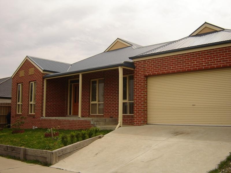 77 Aylmer Road, Lynbrook VIC 3975