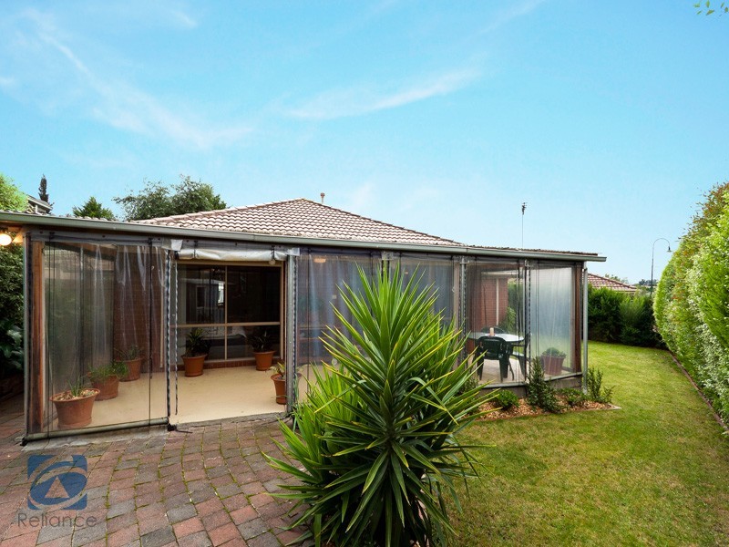 8 Bill Place, Hampton Park VIC 3976