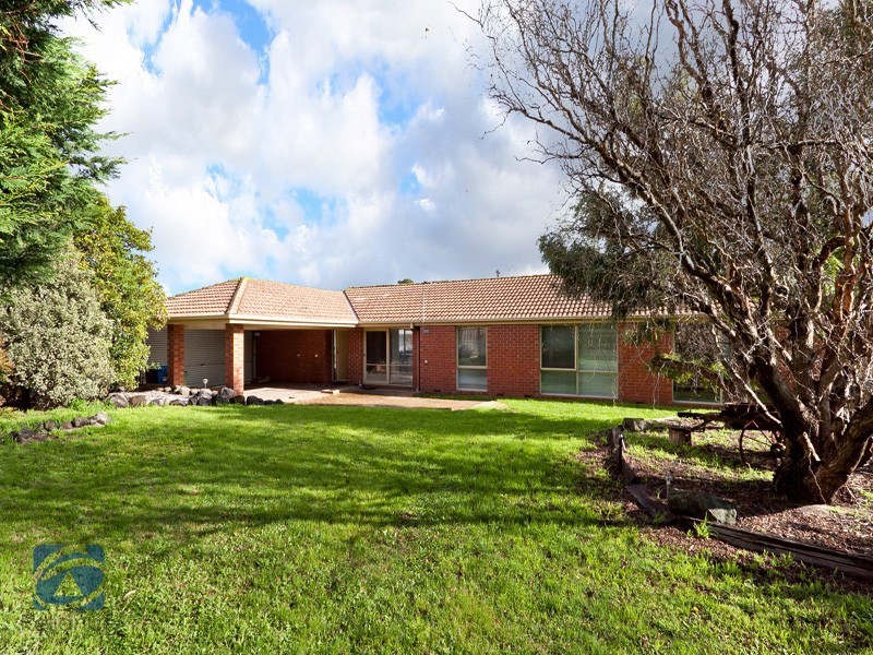 11 Cherryplum Court, Cranbourne North VIC 3977