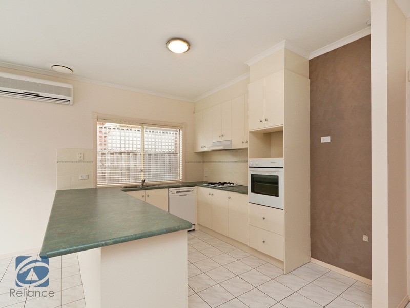 32 Cato Parkway, Lynbrook VIC 3975