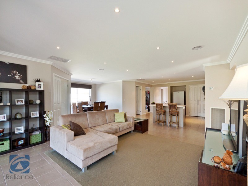 31 Eldershaw Drive, Lynbrook VIC 3975