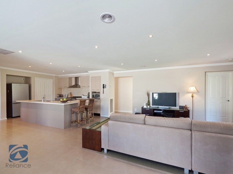 31 Eldershaw Drive, Lynbrook VIC 3975