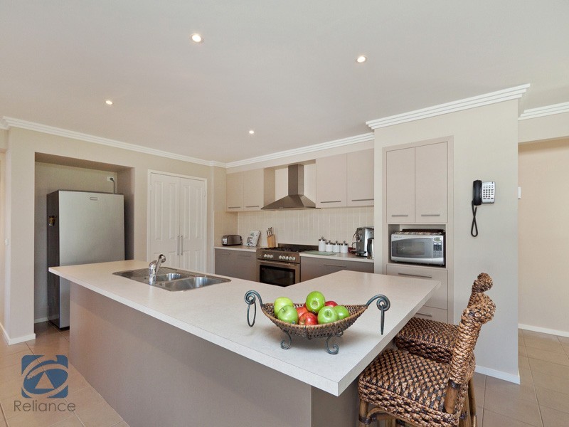 31 Eldershaw Drive, Lynbrook VIC 3975