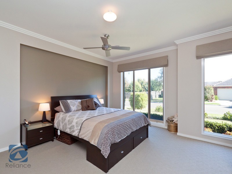 31 Eldershaw Drive, Lynbrook VIC 3975