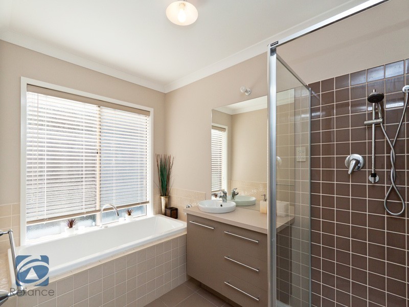 31 Eldershaw Drive, Lynbrook VIC 3975