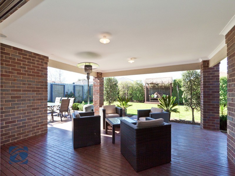 31 Eldershaw Drive, Lynbrook VIC 3975