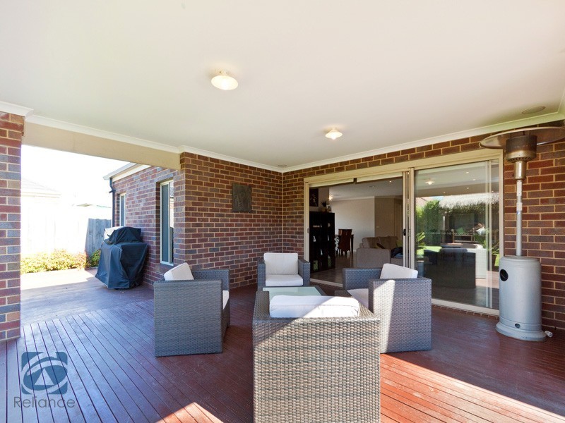 31 Eldershaw Drive, Lynbrook VIC 3975