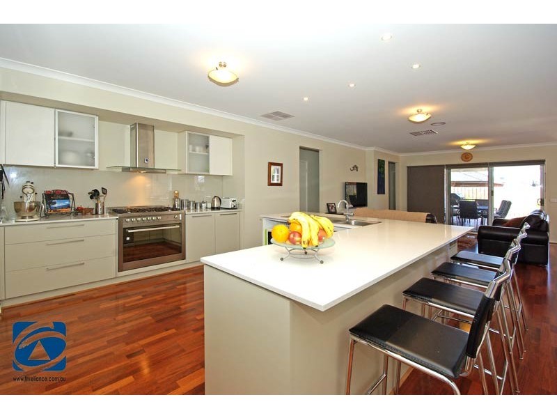 3 Boldrewood Place, Lynbrook VIC 3975