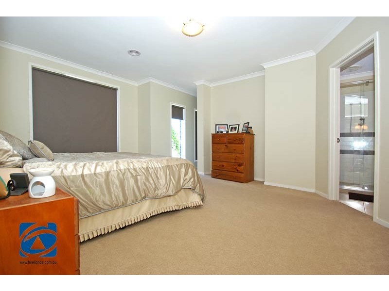 3 Boldrewood Place, Lynbrook VIC 3975