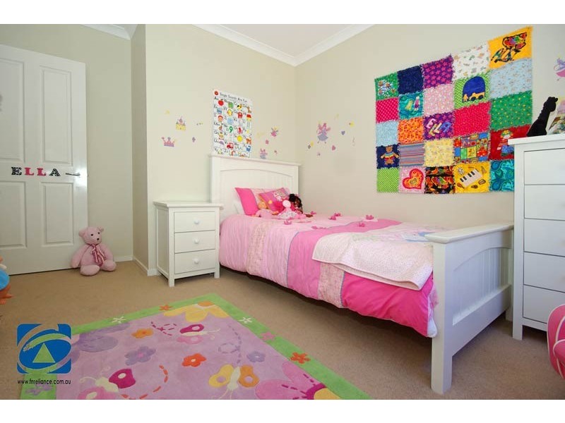 3 Boldrewood Place, Lynbrook VIC 3975