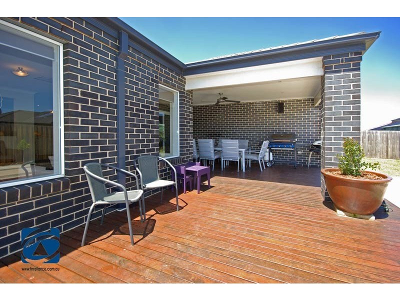 3 Boldrewood Place, Lynbrook VIC 3975