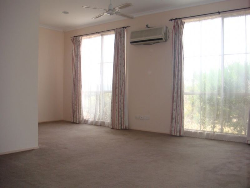 11 Valley View Rise, Hampton Park VIC 3976