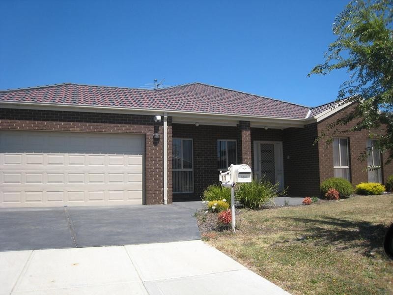 11 Devaney Avenue, Lynbrook VIC 3975
