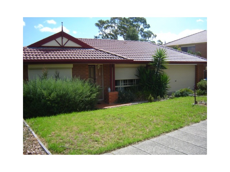29 Hutchinson Drive, Lynbrook VIC 3975