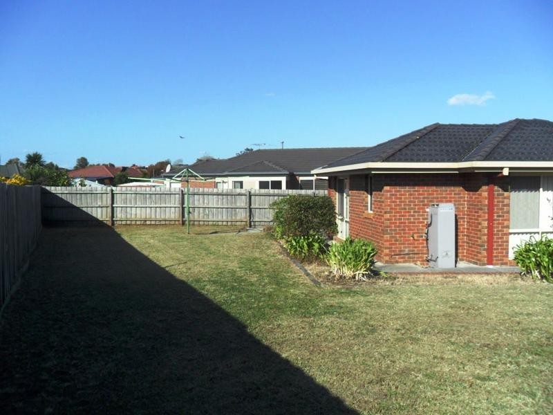 8 The Glade, Hampton Park VIC 3976
