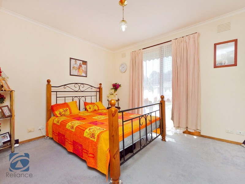 33 Green Valley Crescent, Hampton Park VIC 3976