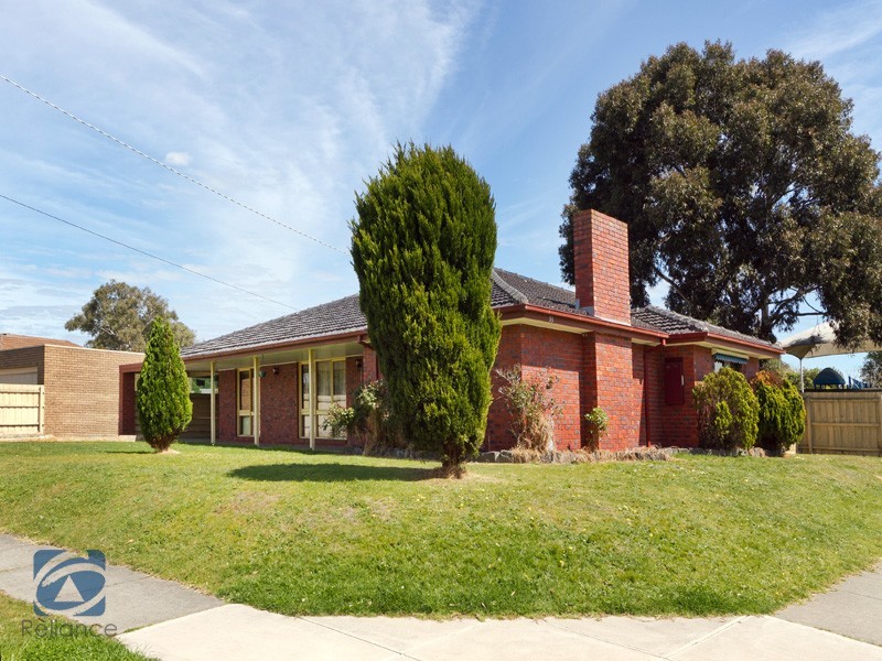 33 Green Valley Crescent, Hampton Park VIC 3976