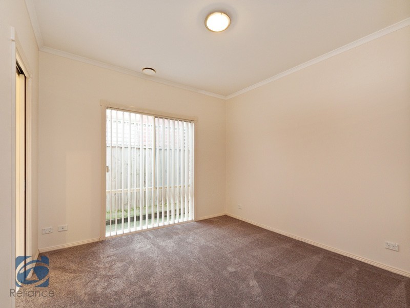 32 Cato Parkway, Lynbrook VIC 3975