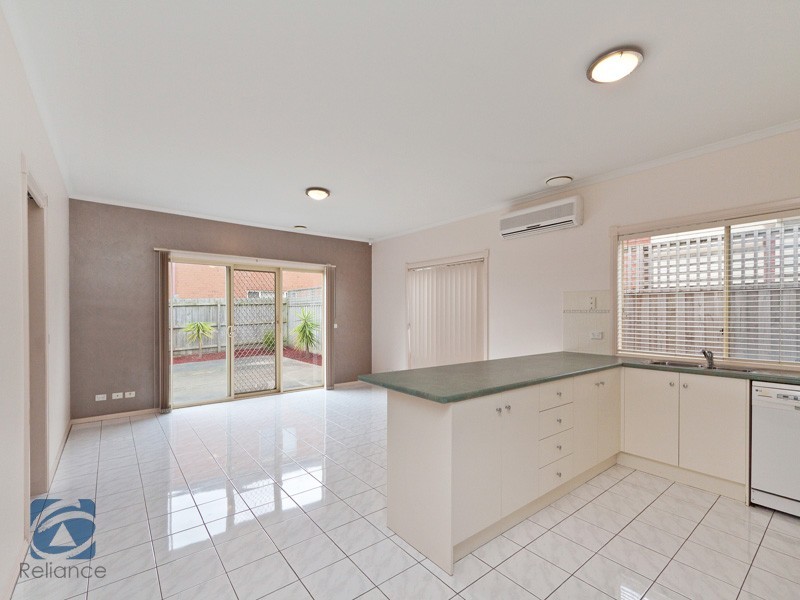 32 Cato Parkway, Lynbrook VIC 3975