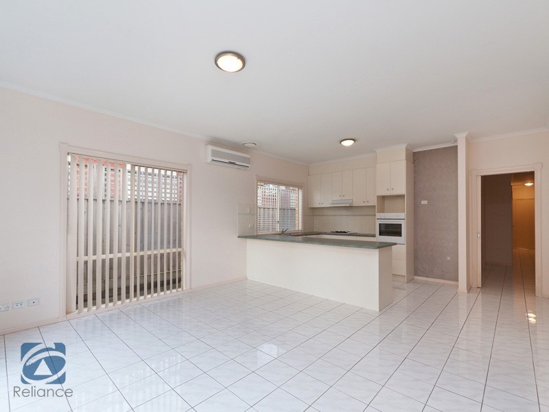 32 Cato Parkway, Lynbrook VIC 3975