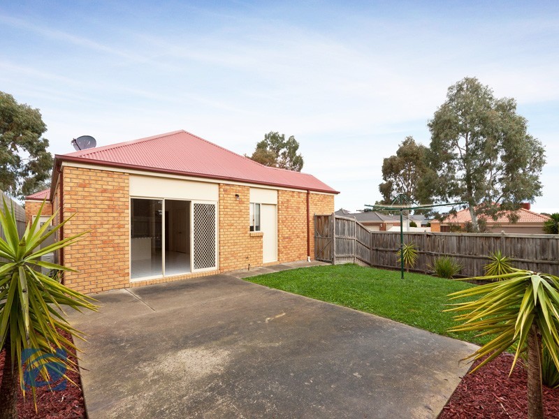 32 Cato Parkway, Lynbrook VIC 3975