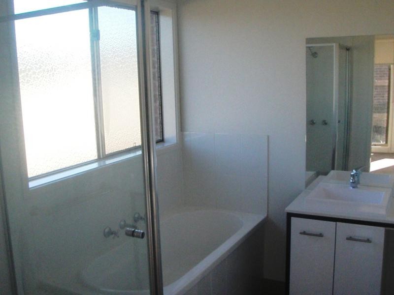 4/1-5 Meaby Drive, Pakenham VIC 3810