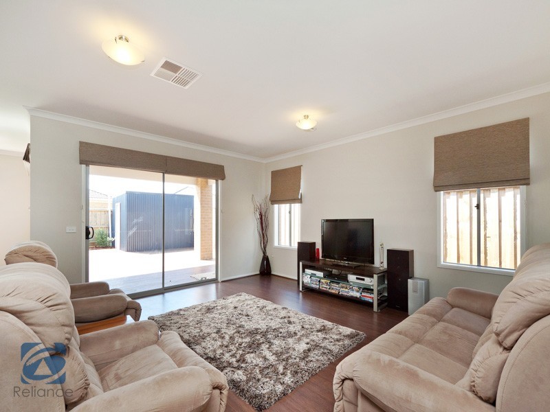 10 Honeybark Crescent, Lyndhurst VIC 3975