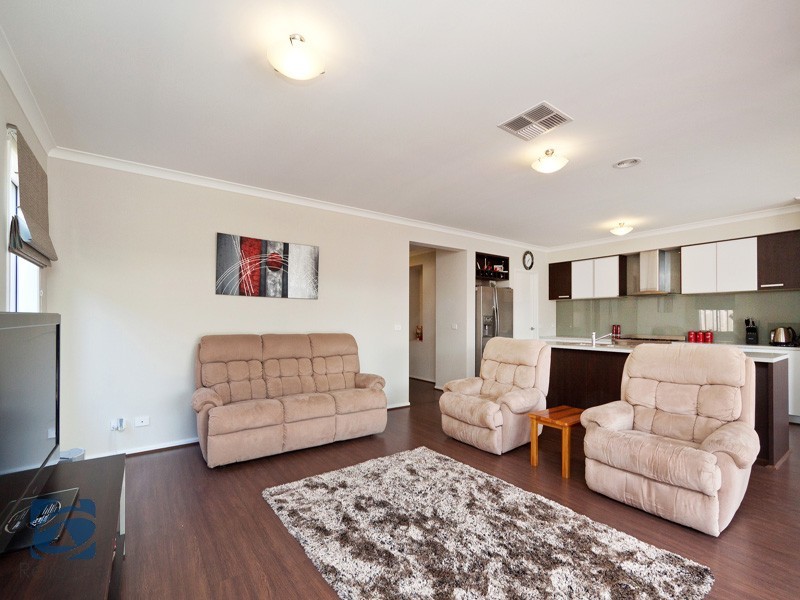 10 Honeybark Crescent, Lyndhurst VIC 3975