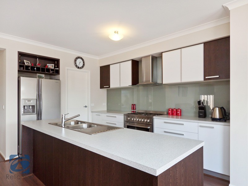 10 Honeybark Crescent, Lyndhurst VIC 3975