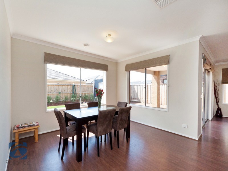 10 Honeybark Crescent, Lyndhurst VIC 3975