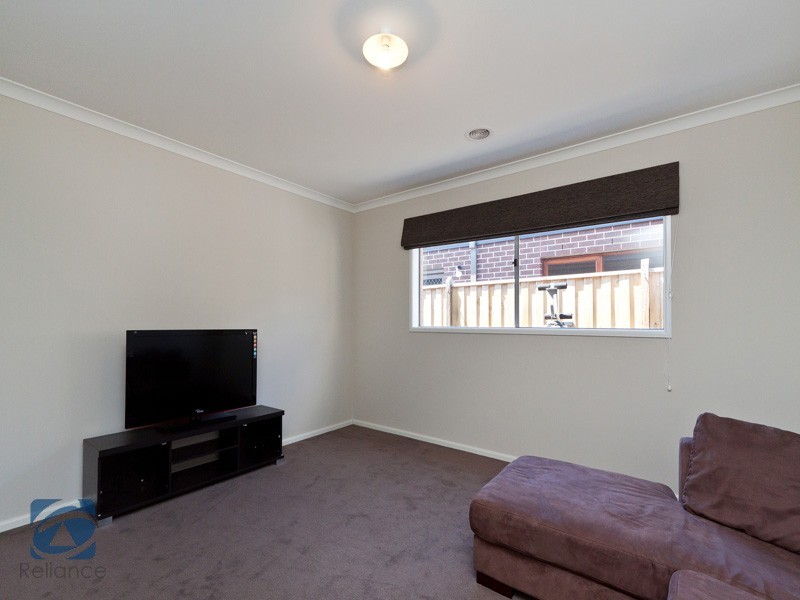 10 Honeybark Crescent, Lyndhurst VIC 3975