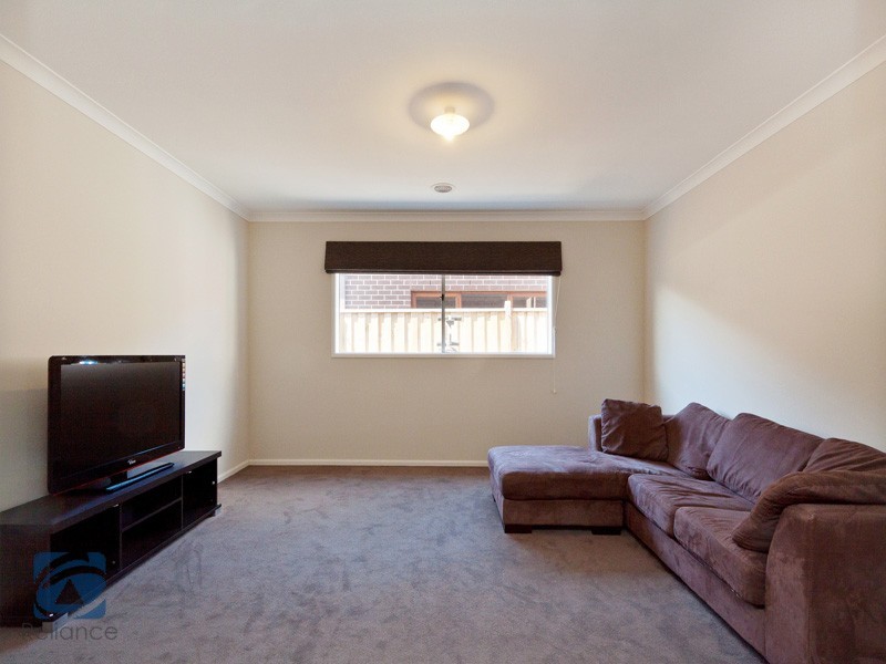 10 Honeybark Crescent, Lyndhurst VIC 3975