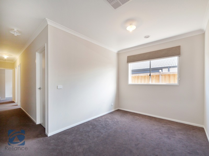 10 Honeybark Crescent, Lyndhurst VIC 3975