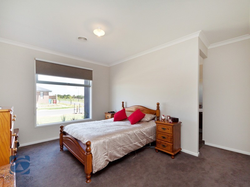 10 Honeybark Crescent, Lyndhurst VIC 3975