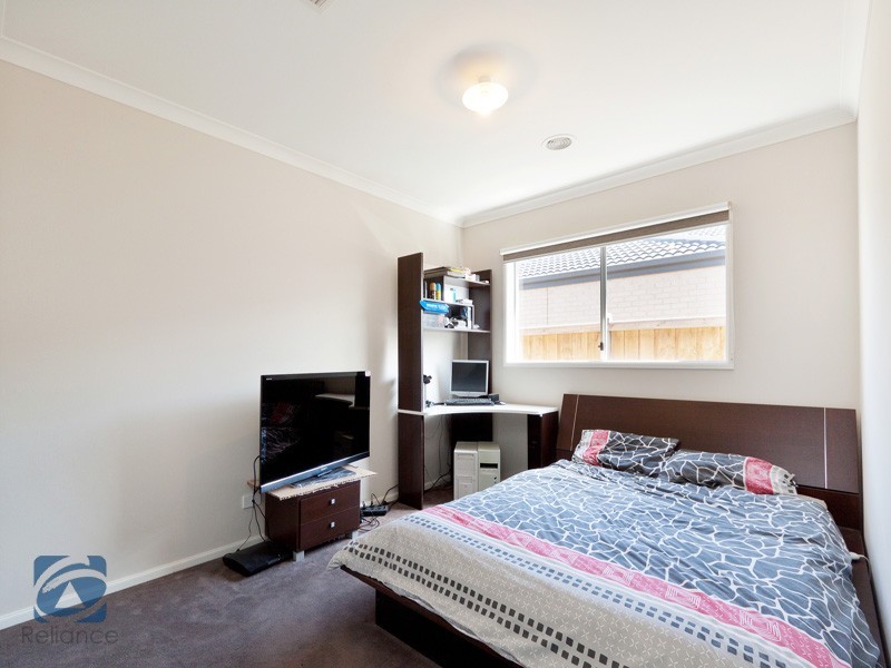 10 Honeybark Crescent, Lyndhurst VIC 3975