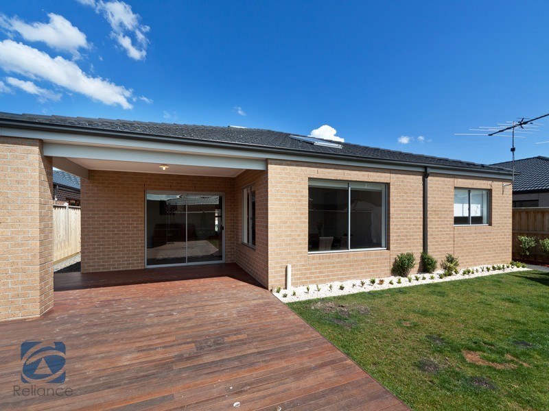 10 Honeybark Crescent, Lyndhurst VIC 3975